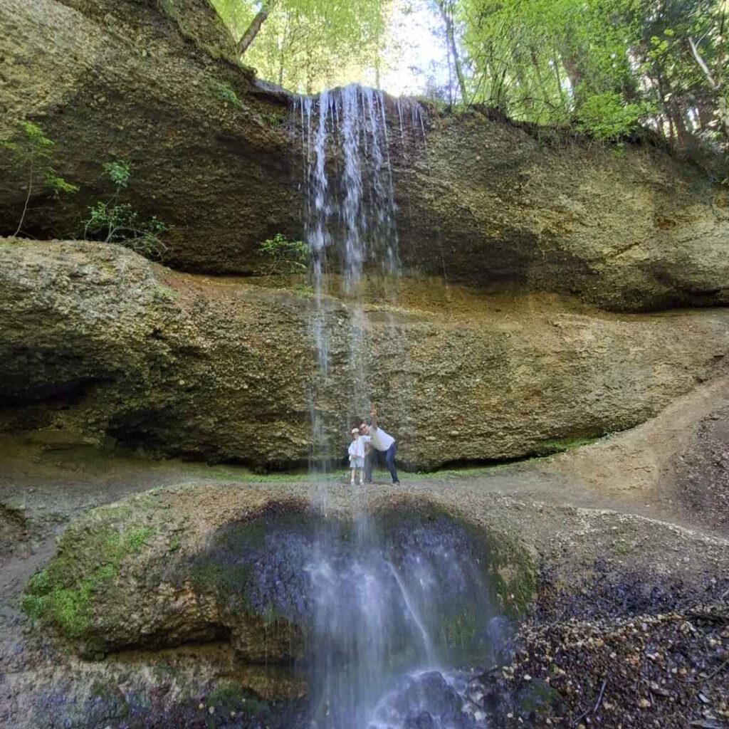 walderlebnispfad_möggers_wasserfälle_zum_durchlaufen_und_staunen_sonja_fuchs-WOWZER