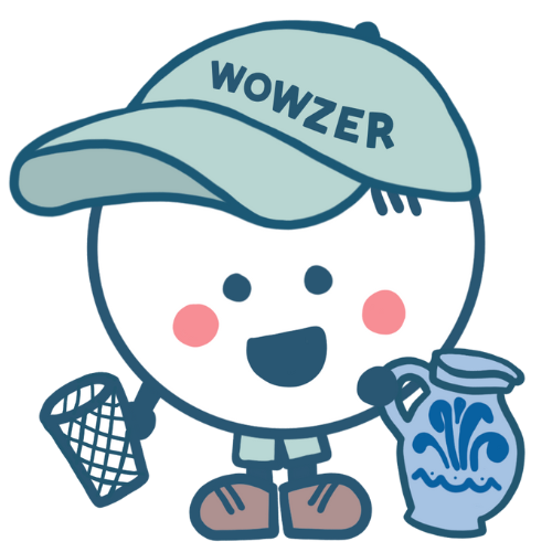 Der kleine Hessen Entdecker von WOWZER mit Bembel und Geripptem in der Hand