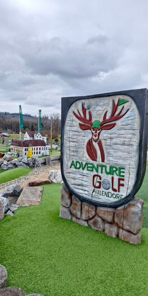 Adventure Minigolf in Aulendorf: Abenteuer auf 18 bunten Bahnen