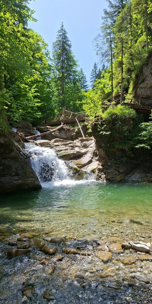 Baden unterm Wasserfall in Blaichach