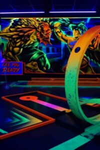 Schwarzlichthelden Minigolf in Frankfurt