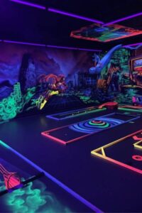 Schwarzlichthelden Minigolf Mainz