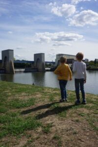 Staustufe in Frankfurt-Griesheim