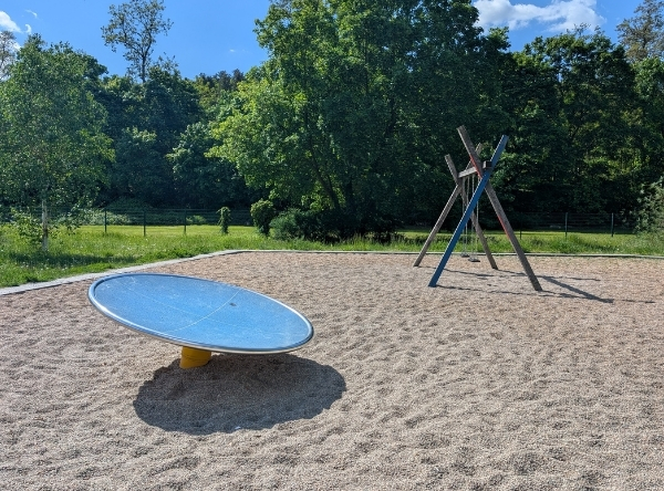 Bunter Spielplatz in Brandenburg/Havel – Ausflug mit Kindern, Foto 5