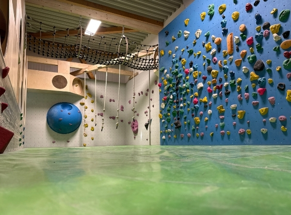 Gemeinsam wachsen beim Bouldern in Tübingen – Ausflug mit Kindern, Foto 9