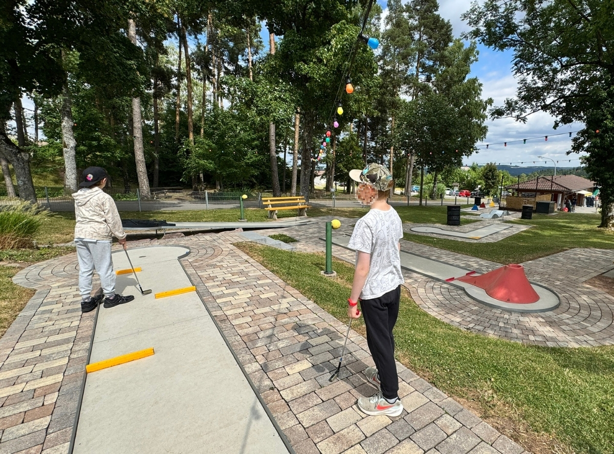 Minigolf am Seerosenteich in Neubulach – Ausflug mit Kindern, Foto 3
