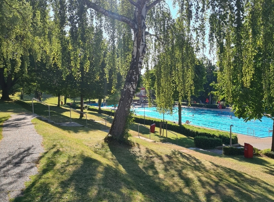 Badespaß im Ehinger Freibad – Ausflug mit Kindern, Foto 3