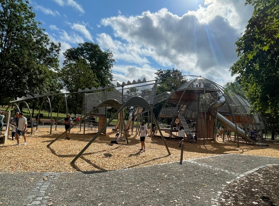 Rosensteindino Spielplatz in Stuttgart – Ausflug mit Kindern, Foto 2