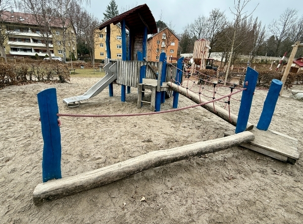 Bahnhofsspielplatz Pfullingen – Ausflug mit Kindern, Foto 3
