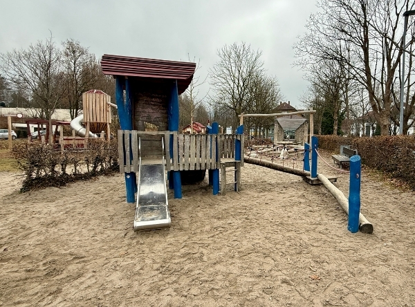 Bahnhofsspielplatz Pfullingen – Ausflug mit Kindern, Foto 7