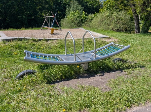 Bunter Spielplatz in Brandenburg/Havel – Ausflug mit Kindern, Foto 2