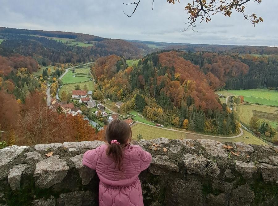 Aussichtstraum von der Burgruine im Lautertal – Ausflug mit Kindern, Foto 5