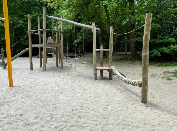Waldspielplatz Leichtweißhöhle Wiesbaden – Ausflug mit Kindern, Foto 7