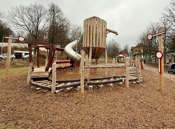 Bahnhofsspielplatz Pfullingen – Ausflug mit Kindern, Foto 5