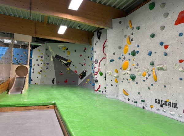 Gemeinsam wachsen beim Bouldern in Tübingen – Ausflug mit Kindern, Foto 8