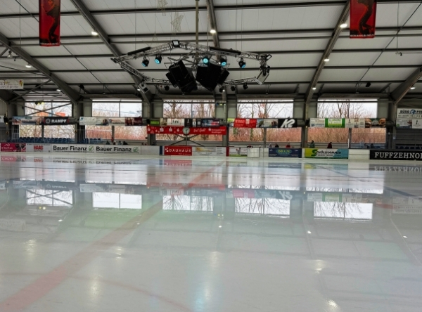 Eislaufen im Winter Eishalle Reutlingen – Ausflug mit Kindern, Foto 4