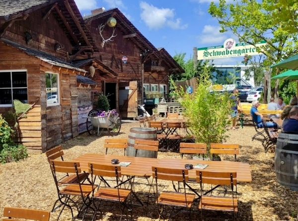 Biergarten im Almhüttenstil bei Stuttgart – Ausflug mit Kindern, Foto 3