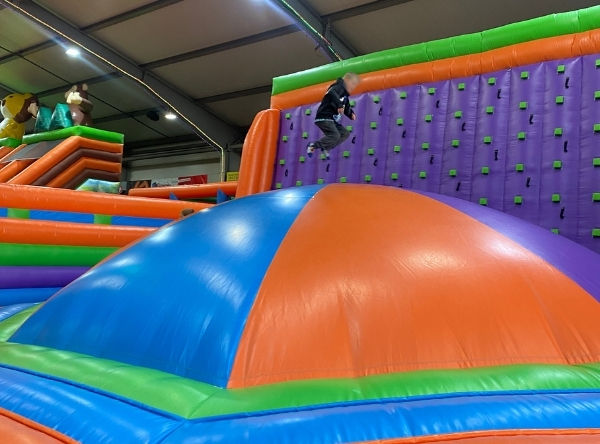 Hüpfburgenland Jump & Fun in Reutlingen – Ausflug mit Kindern, Foto 5