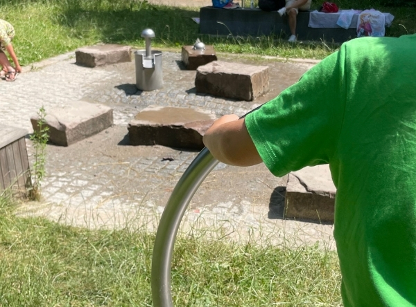 Wasserspielplatz in Wiesbaden-Medenbach – Ausflug mit Kindern, Foto 3