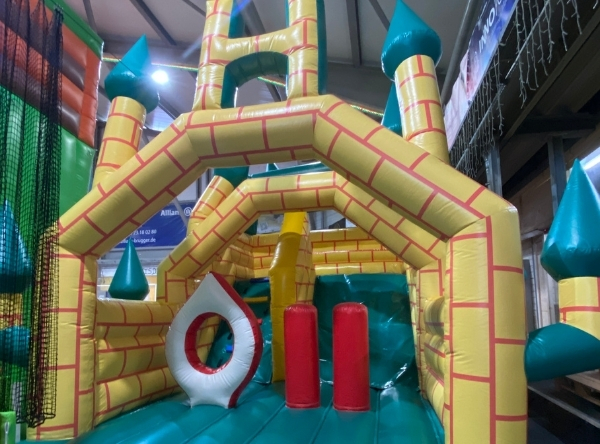 Hüpfburgenland Jump & Fun in Reutlingen – Ausflug mit Kindern, Foto 2