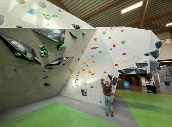 Gemeinsam wachsen beim Bouldern in Tübingen – Ausflug mit Kindern, Foto 5