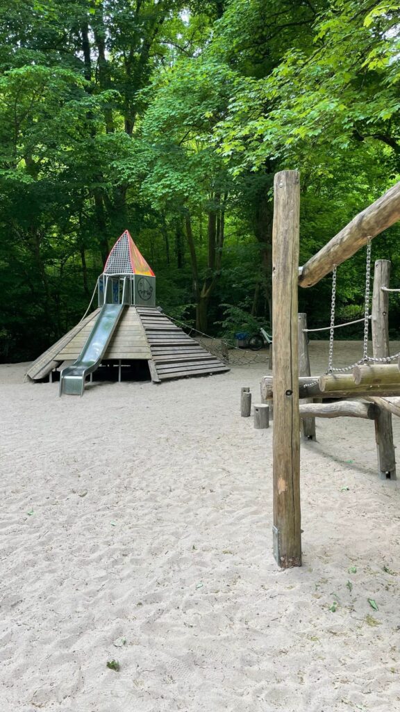 Waldspielplatz Leichtweißhöhle Wiesbaden