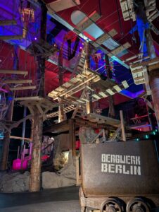 Größter Indoor-Kletterpark in Berlin