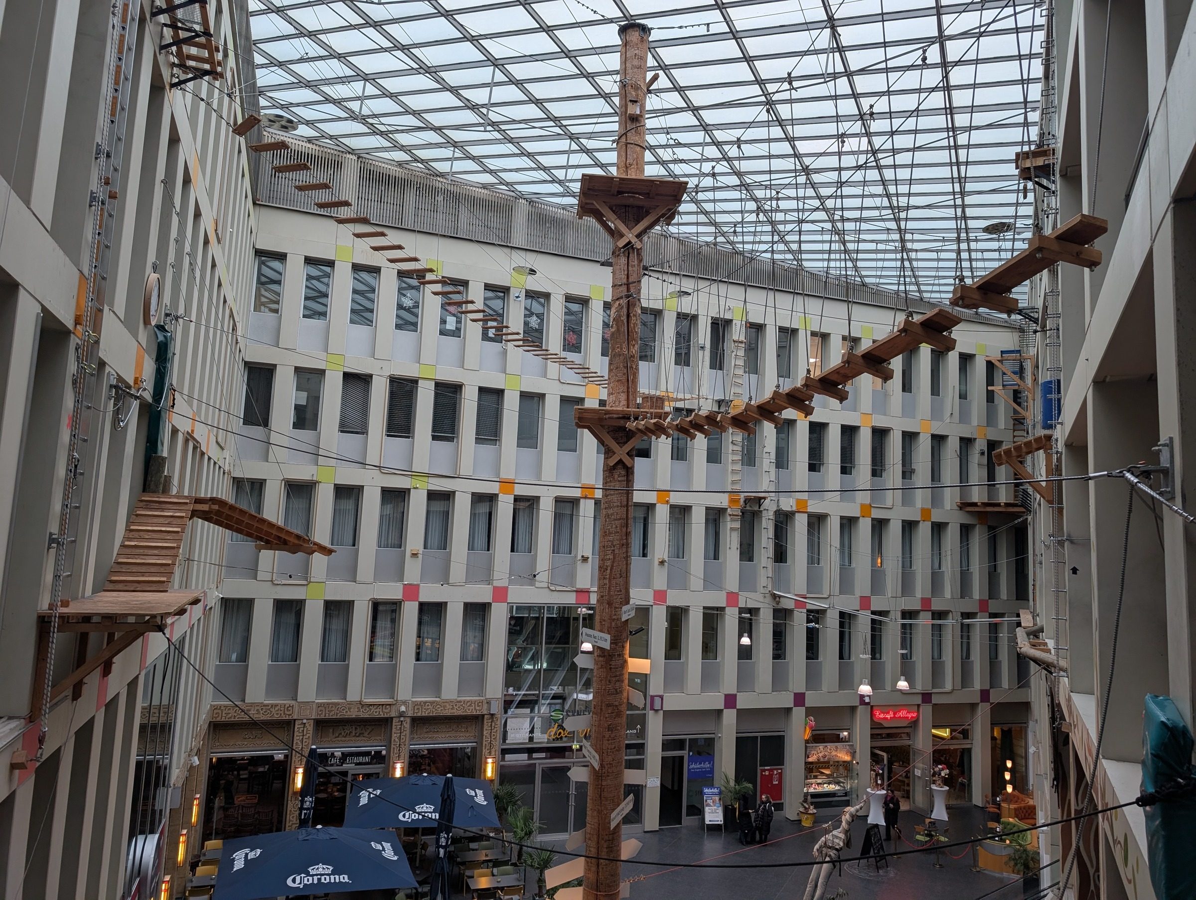 Größter Indoor-Kletterpark in Berlin – Ausflug mit Kindern, Foto 2