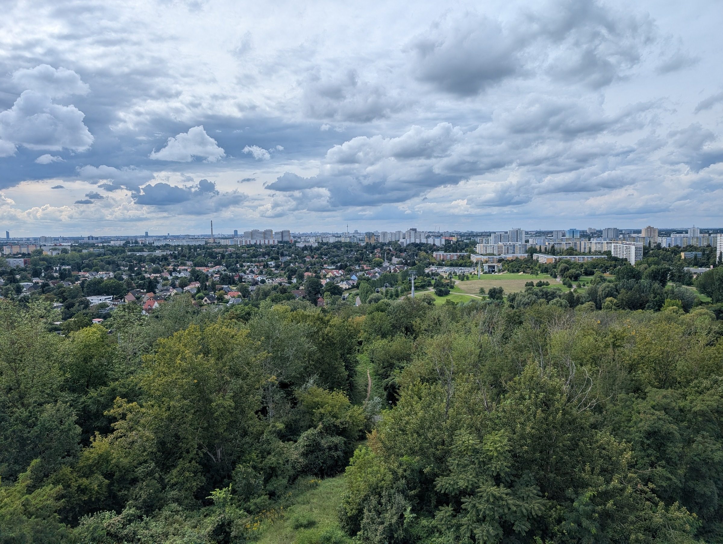 Idylle und Action: Kienbergpark in Berlin – Ausflug mit Kindern, Foto 2