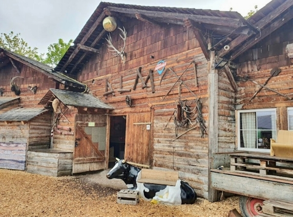 Biergarten im Almhüttenstil bei Stuttgart – Ausflug mit Kindern, Foto 2