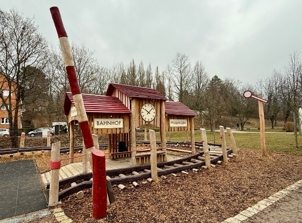 Bahnhofsspielplatz Pfullingen – Ausflug mit Kindern, Foto 4