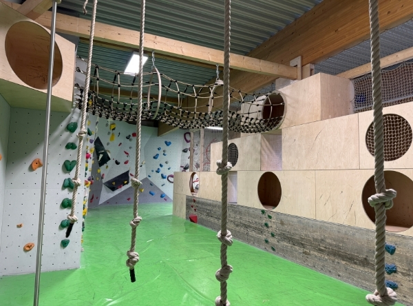 Gemeinsam wachsen beim Bouldern in Tübingen – Ausflug mit Kindern, Foto 3