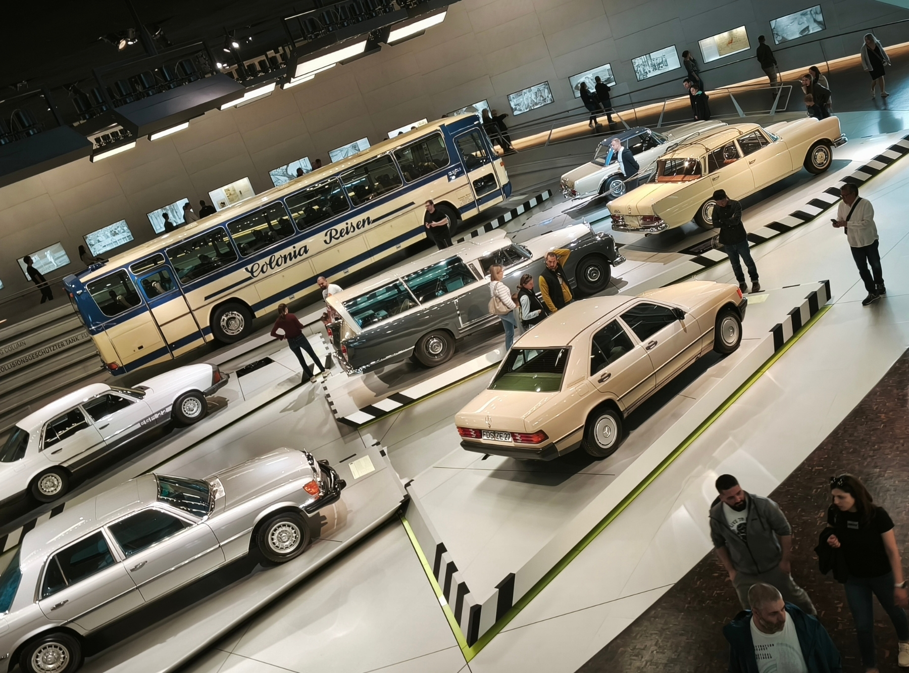 Mercedes-Benz Museum in Stuttgart – Ausflug mit Kindern, Foto 5