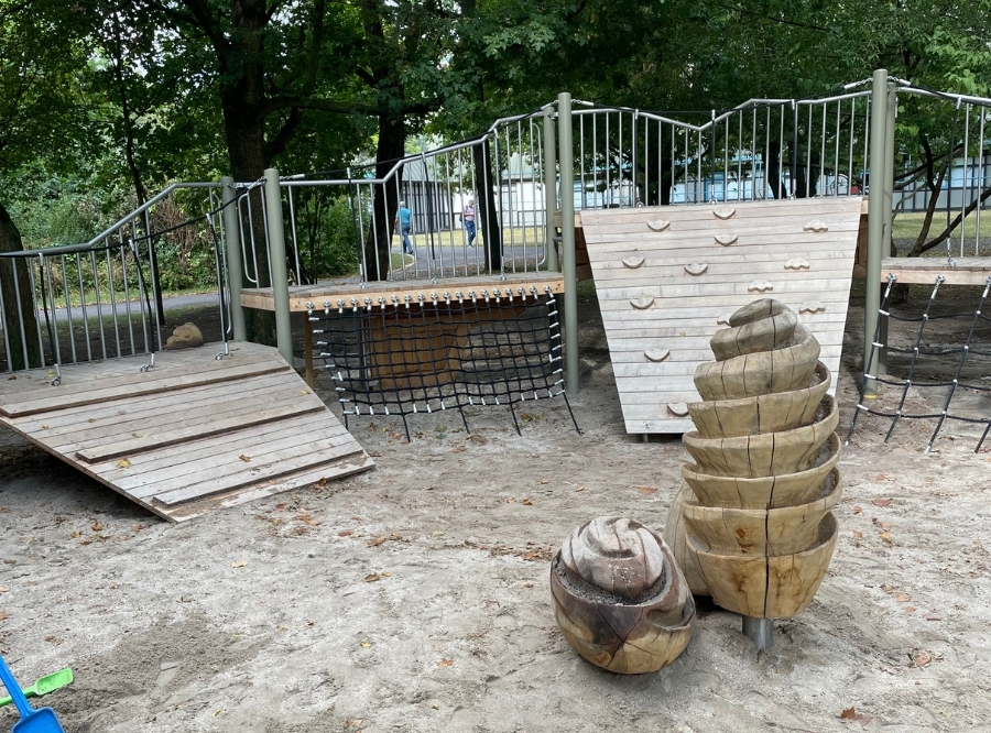 Rosensteindino Spielplatz in Stuttgart – Ausflug mit Kindern, Foto 5