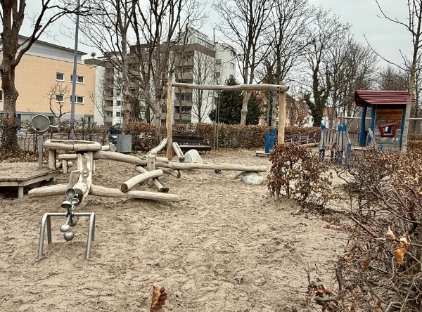 Bahnhofsspielplatz Pfullingen – Ausflug mit Kindern, Foto 6