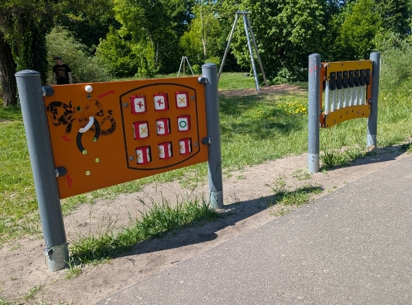 Bunter Spielplatz in Brandenburg/Havel – Ausflug mit Kindern, Foto 7