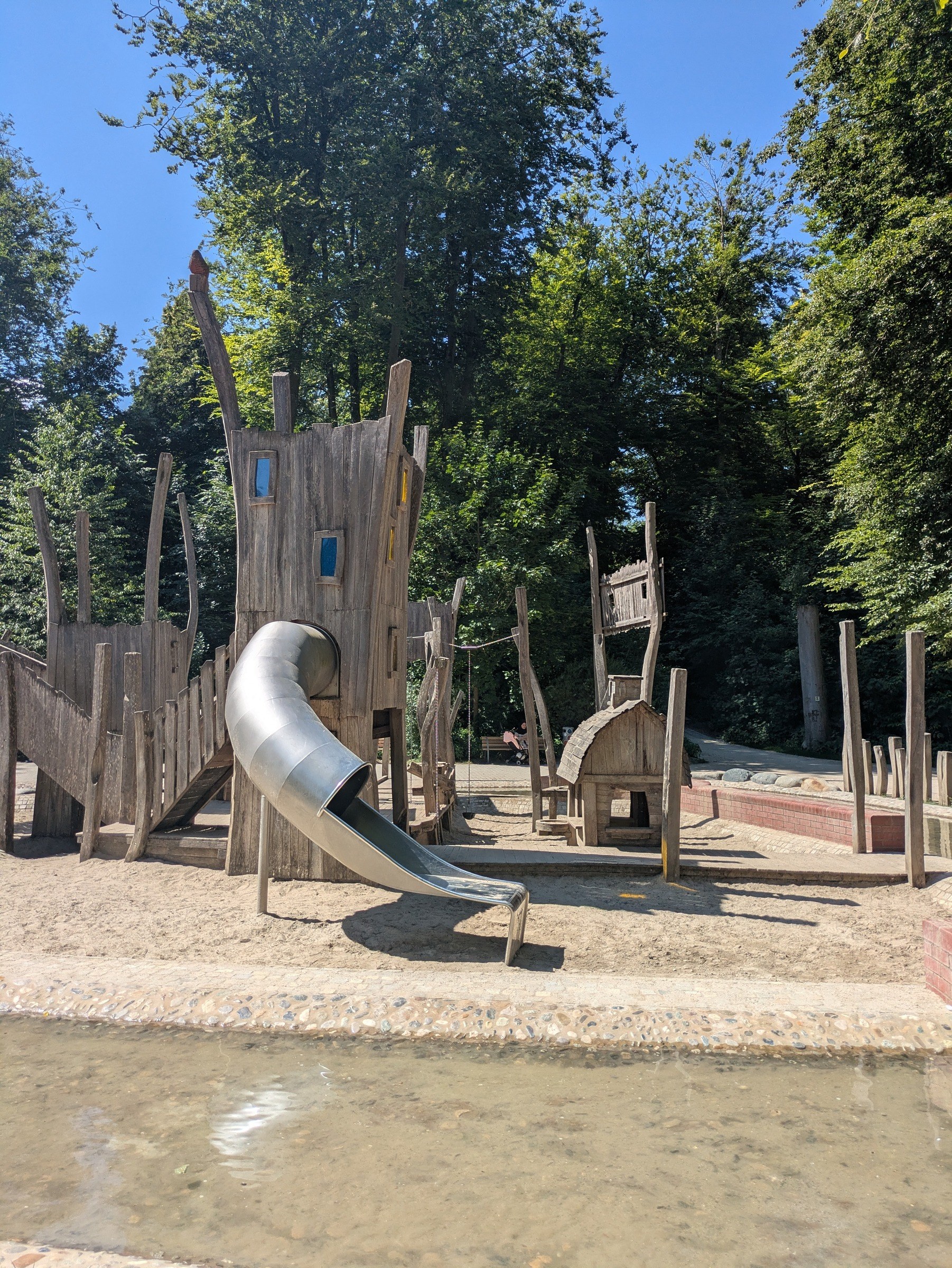 Stadtpark Erding mit Wasserspielplatz – Ausflug mit Kindern, Foto 2
