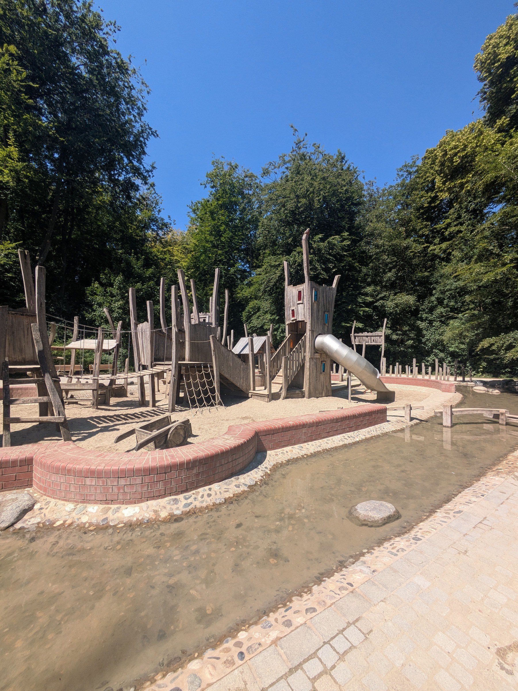 Stadtpark Erding mit Wasserspielplatz – Ausflug mit Kindern, Foto 3