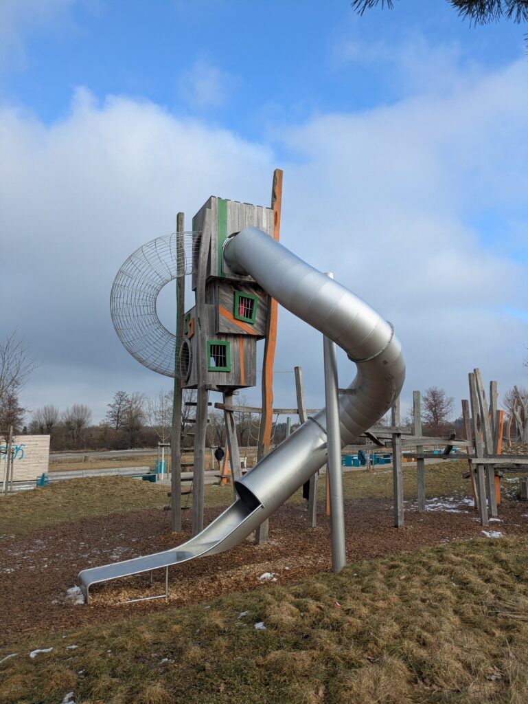 Abenteuerspielplatz Bürgerpark Garching – Ausflug mit Kindern, Foto 1