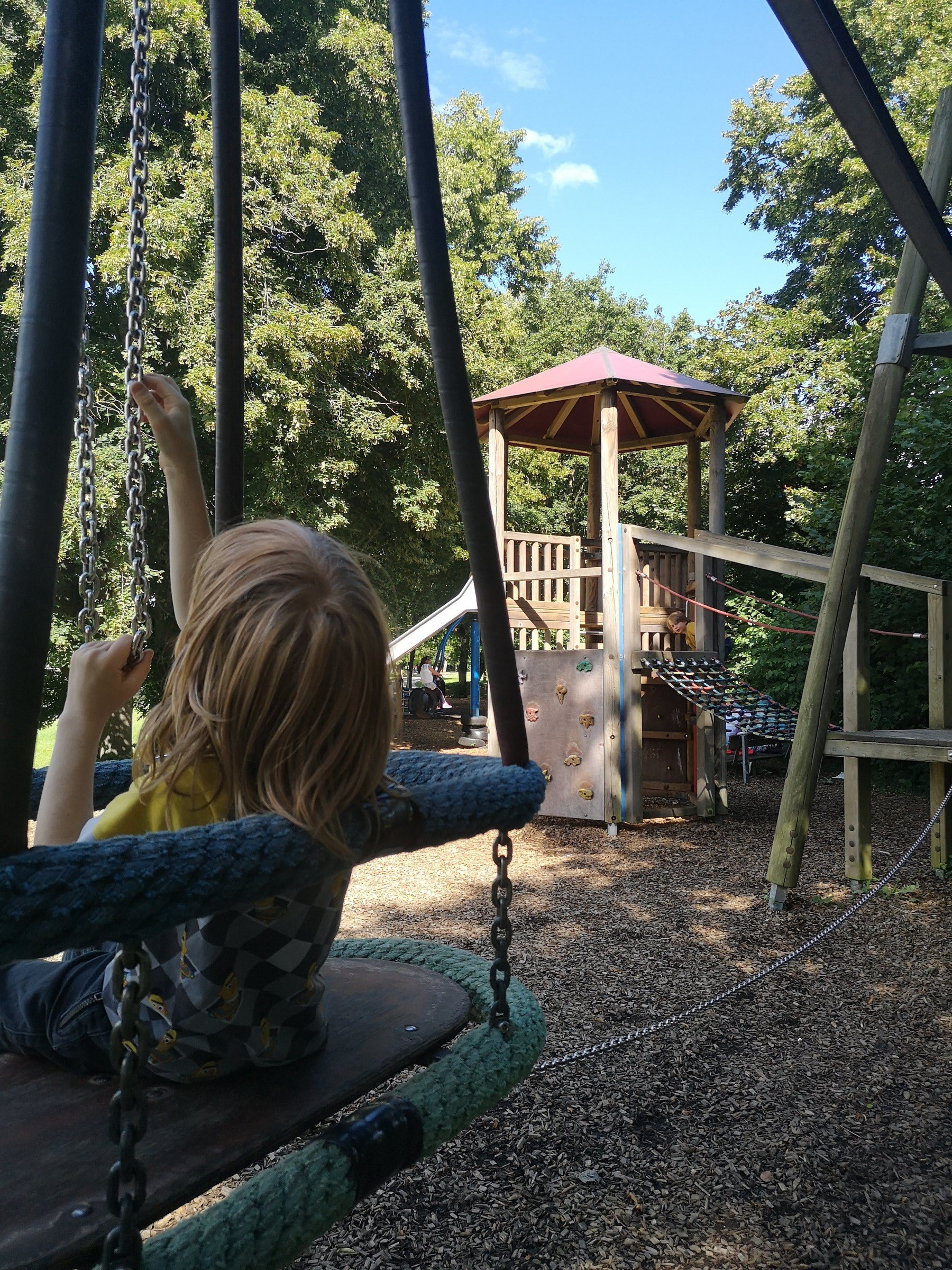 Spielplatz Enzauenpark in Pforzheim – Ausflug mit Kindern, Foto 2